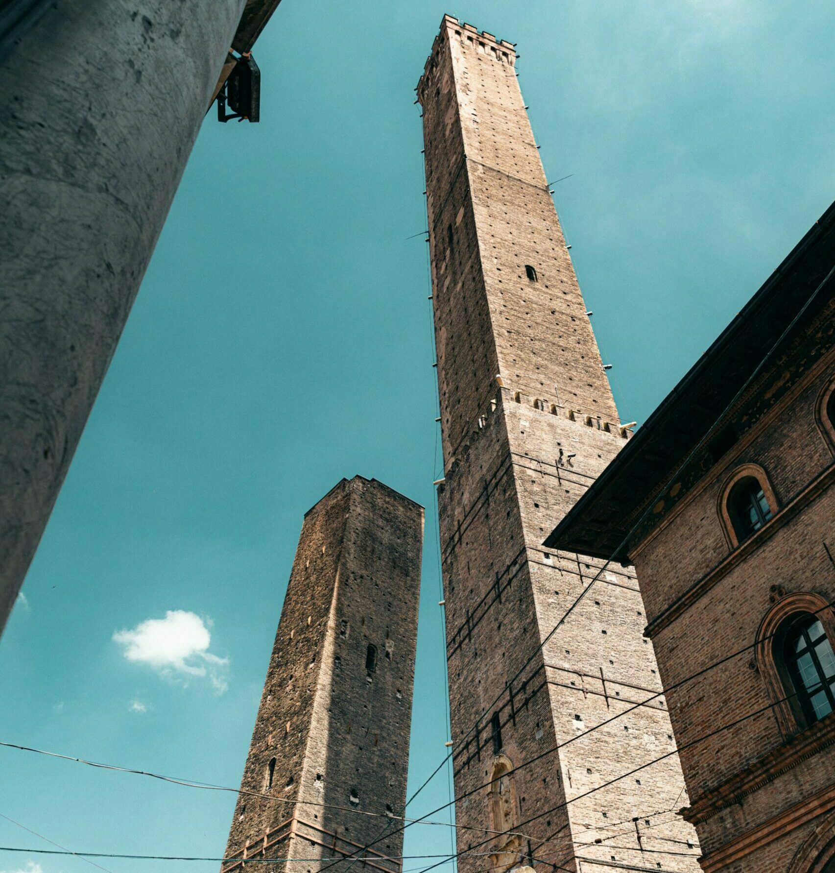 the two towers garisenda and degli asinelli